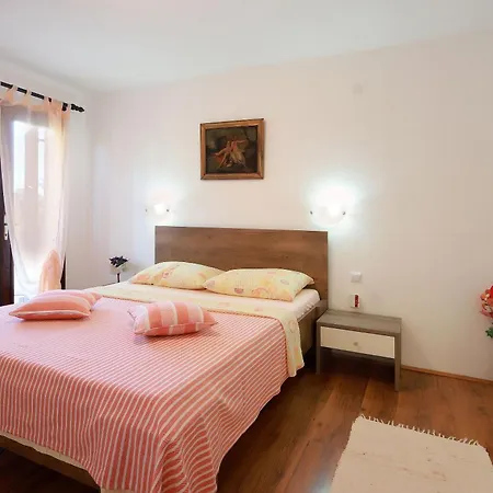 Apartment Svoboda 4 *